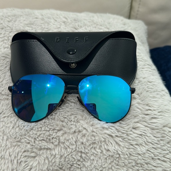 DIFF SUNGLASSES - Picture 3 of 4